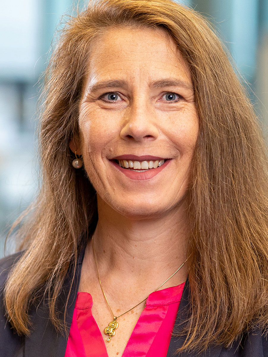 Die Vortragsreferentin Brigitte Wallstabe-Watermann